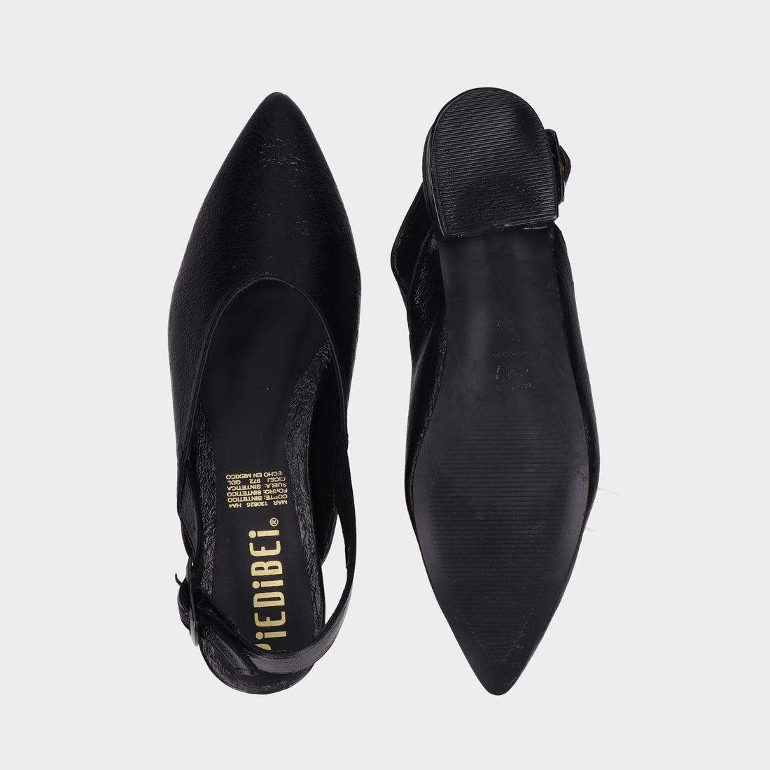Zapatilla negra slingback con punta fina
