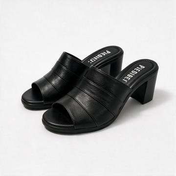 Sandalia mule negra de tacón ancho con pala plisada