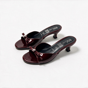 Sandalia merlot de charol kitten heel