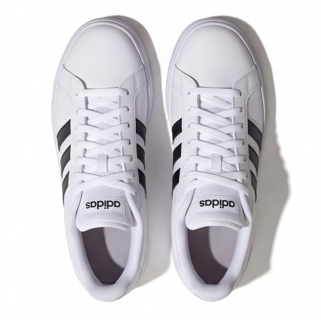 Tenis Adidas Grand Court blancos con franjas negras