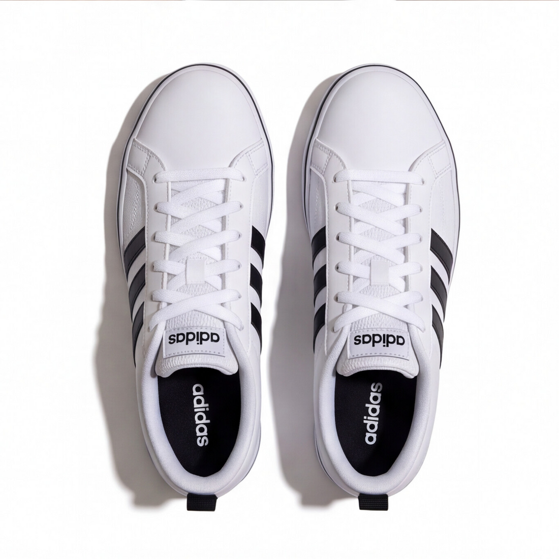 Tenis adidas VS Pace 2.0 blancos con franjas negras