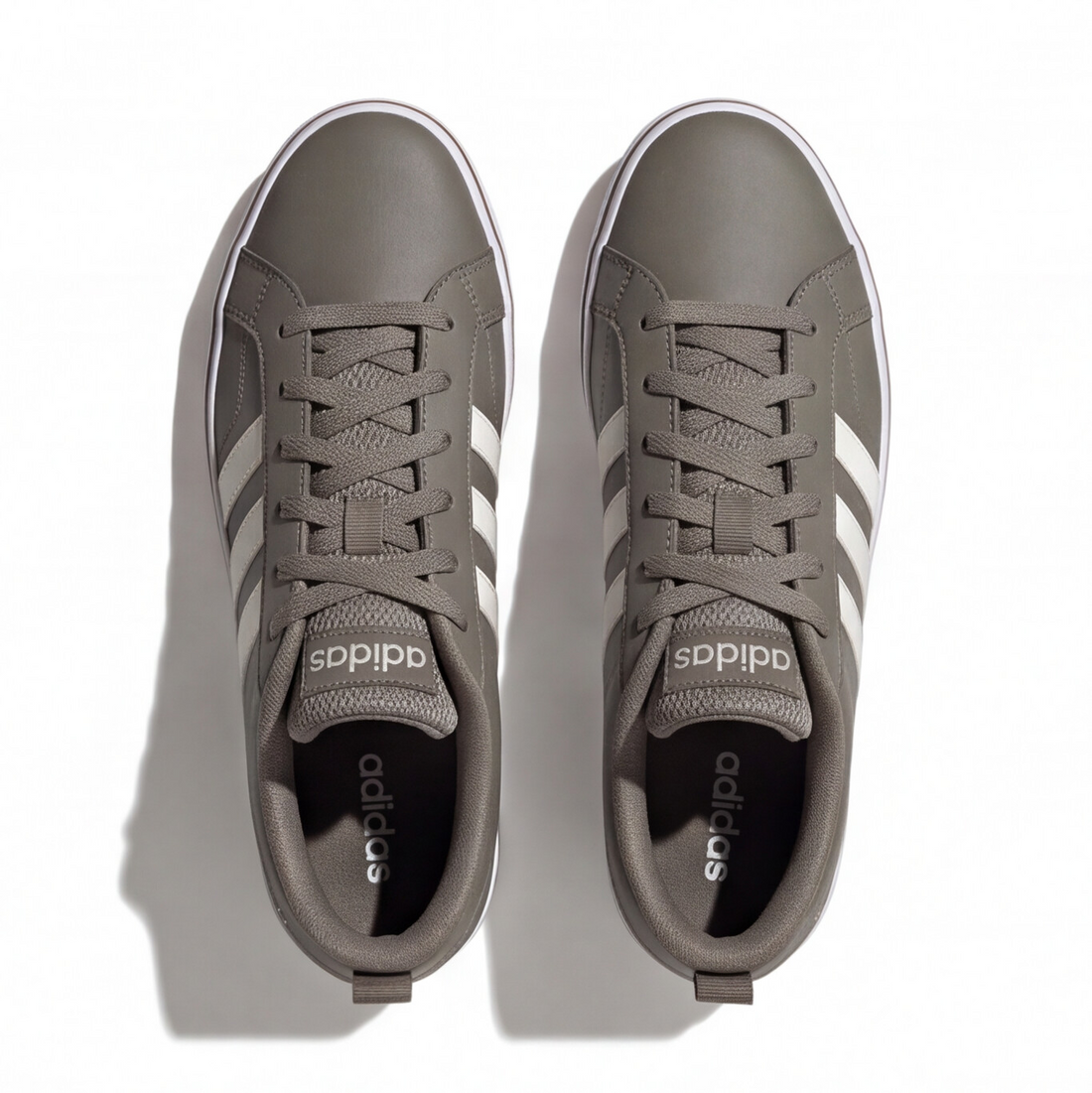 Tenis adidas VS Pace 2.0 olivo con franjas blancas