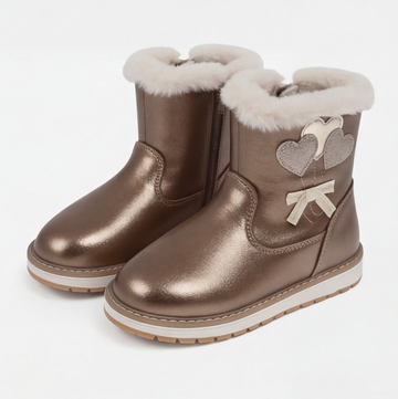 Bota infantil color café con detalle afelpado y corazones Beppi