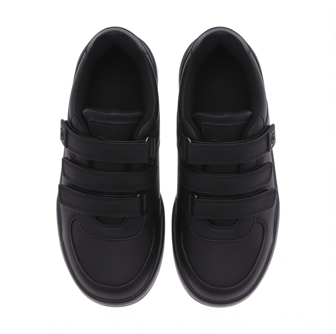 Tenis infantil color negro con triple ajuste de velcro Beppi