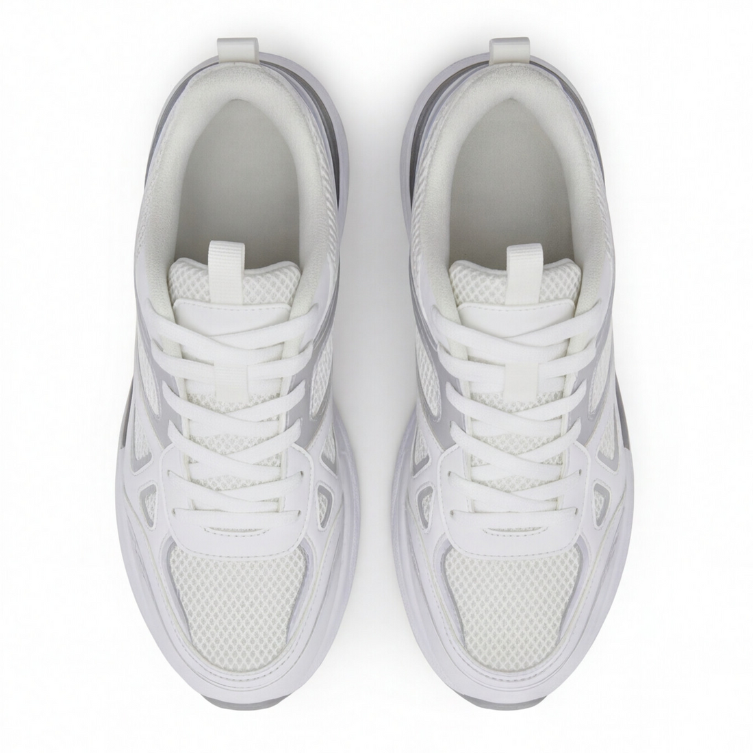 Tenis deportivo color blanco con detalles plateados Beppi