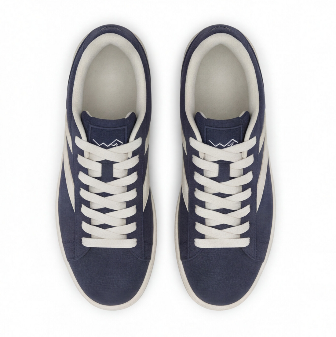 Tenis casual color navy con contraste lateral Beppi