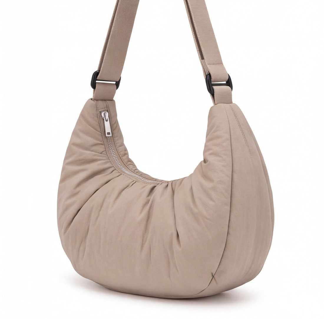 Bolsa hobo fruncida con correa ajustable color kaki