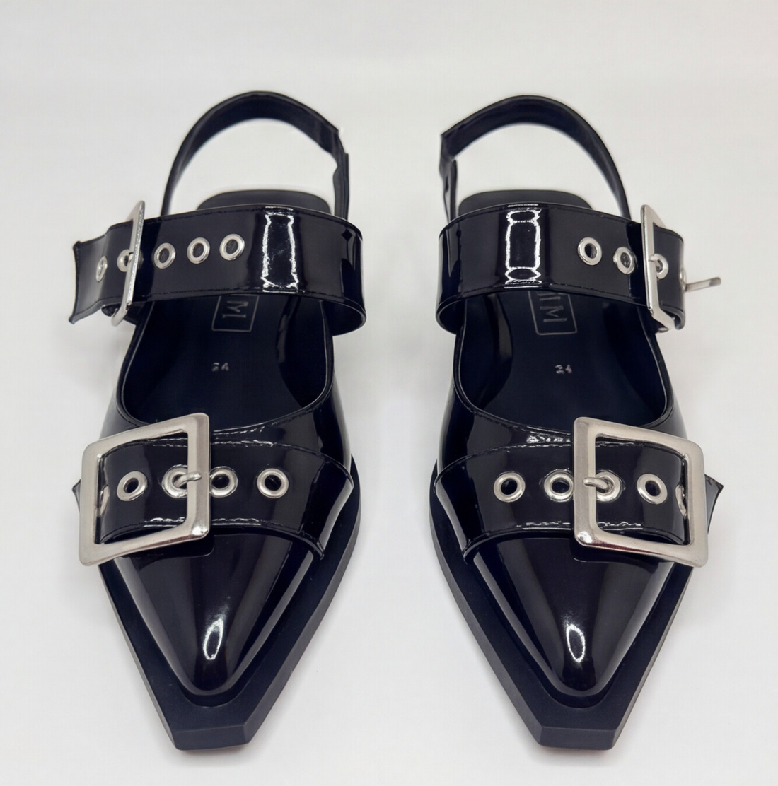 Zapato plano destalonado color negro con hebillas Floga