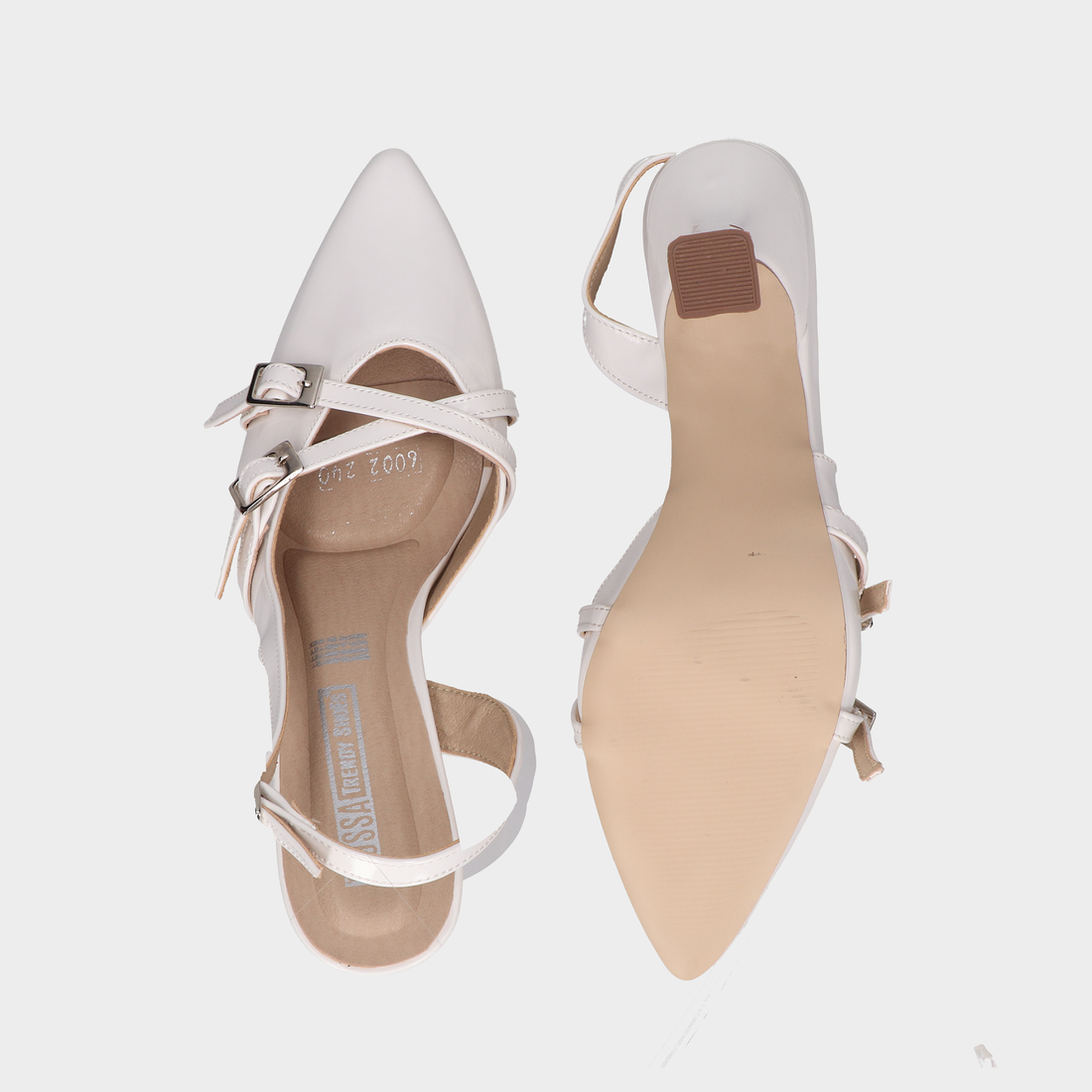 Zapatilla blanca de tacón con pulsera