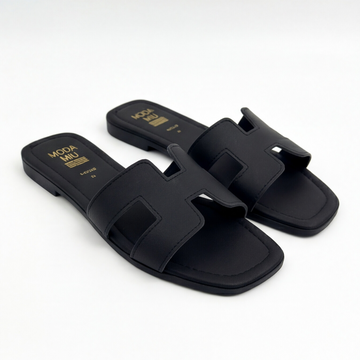 Sandalia de piso color negro con tiras anchas Moda Miu
