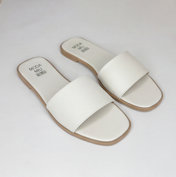 Sandalia plana color ice con diseño minimal Moda Miu