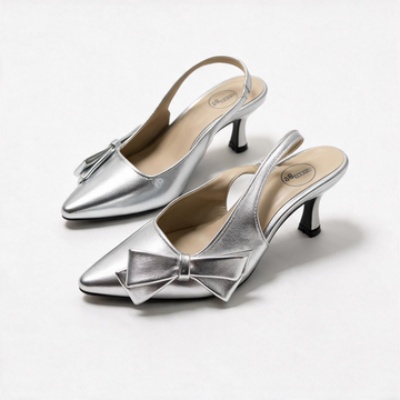 Zapatilla slingback plata metalizada con moño lateral y punta fina