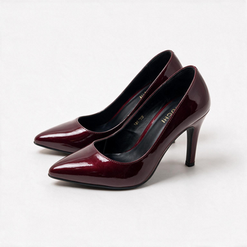 Zapatilla merlot de charol con punta fina y tacón alto